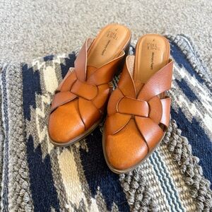 Time and Tru Women's Tan Slip-On Sandals